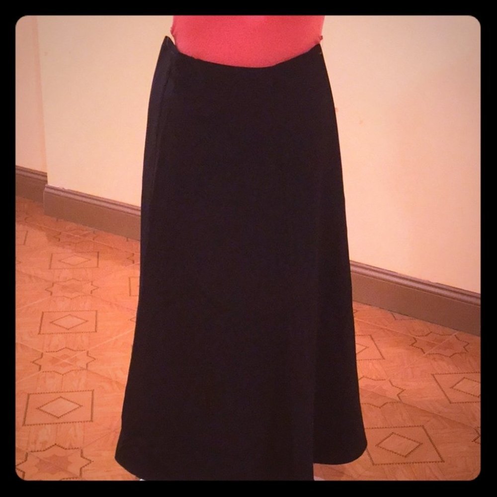 Mandee black maxi skirt size 11 with zipper NWOT